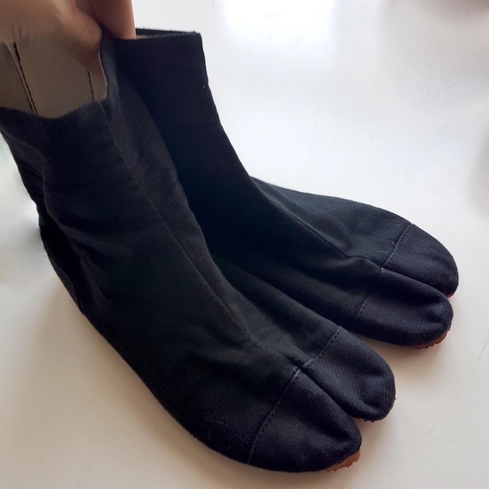 Black cotton Split toe / tabi shoes. Size 5 Women's